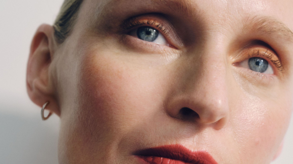 9 Best Eye Shadows for Mature Skin That Glide, Blend, and Never Crease