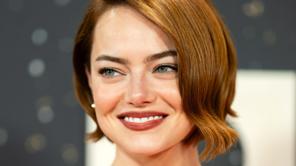 Emma Stone’s Hairstylist Reveals the Secrets of That Perfectly Waved Bob